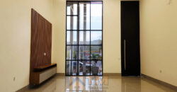 Casa Nova, Moderna no Condomínio Jardim Botanic! Encante-se com esta belíssima residência com fachada contemporânea e acabamentos de alto padrão, localizada em um dos condomínios mais desejados da região!