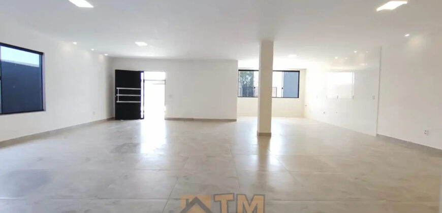 Descubra uma residência confortável e prática no Condomínio Estância dos Ipes, localizado no coração do Jardim Botânico, em Brasília. Com 3 dormitórios, sendo 2 suítes, e 3 vagas de garagem, esse imóvel alia estilo, funcionalidade e uma excelente localização para sua família viver bem.