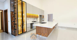 Casa Nova, Moderna no Condomínio Jardim Botanic! Encante-se com esta belíssima residência com fachada contemporânea e acabamentos de alto padrão, localizada em um dos condomínios mais desejados da região!