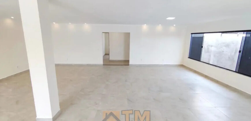 Descubra uma residência confortável e prática no Condomínio Estância dos Ipes, localizado no coração do Jardim Botânico, em Brasília. Com 3 dormitórios, sendo 2 suítes, e 3 vagas de garagem, esse imóvel alia estilo, funcionalidade e uma excelente localização para sua família viver bem.