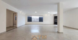 Descubra uma residência confortável e prática no Condomínio Estância dos Ipes, localizado no coração do Jardim Botânico, em Brasília. Com 3 dormitórios, sendo 2 suítes, e 3 vagas de garagem, esse imóvel alia estilo, funcionalidade e uma excelente localização para sua família viver bem.