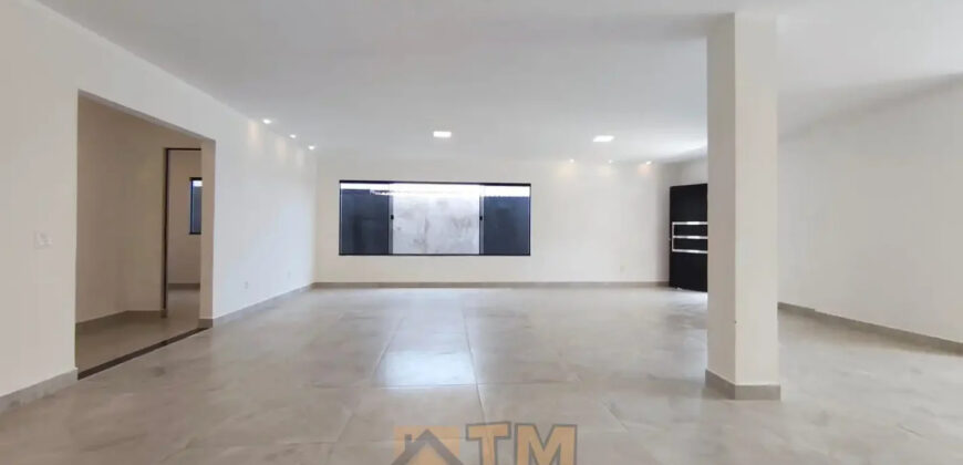 Descubra uma residência confortável e prática no Condomínio Estância dos Ipes, localizado no coração do Jardim Botânico, em Brasília. Com 3 dormitórios, sendo 2 suítes, e 3 vagas de garagem, esse imóvel alia estilo, funcionalidade e uma excelente localização para sua família viver bem.