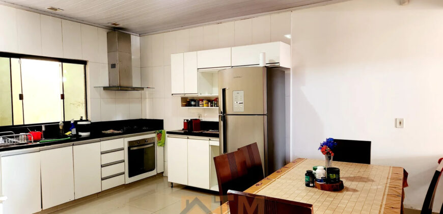 Excelente Casa com 2 Quartos, Toda Forrada,no B. Morro da Cruz, São Sebastião/DF.