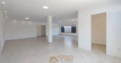 Descubra uma residência confortável e prática no Condomínio Estância dos Ipes, localizado no coração do Jardim Botânico, em Brasília. Com 3 dormitórios, sendo 2 suítes, e 3 vagas de garagem, esse imóvel alia estilo, funcionalidade e uma excelente localização para sua família viver bem.