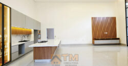 Casa Nova, Moderna no Condomínio Jardim Botanic! Encante-se com esta belíssima residência com fachada contemporânea e acabamentos de alto padrão, localizada em um dos condomínios mais desejados da região!