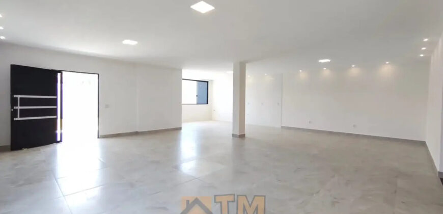 Descubra uma residência confortável e prática no Condomínio Estância dos Ipes, localizado no coração do Jardim Botânico, em Brasília. Com 3 dormitórios, sendo 2 suítes, e 3 vagas de garagem, esse imóvel alia estilo, funcionalidade e uma excelente localização para sua família viver bem.