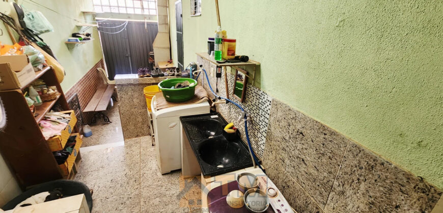 CASA COM 2 SUITES, DE ESQUINA, NO BAIRRO SÃO FRANCISCO, EM SÃO SEBASTIÃO/DF. PERTO DE PARADA E COMERCIO.