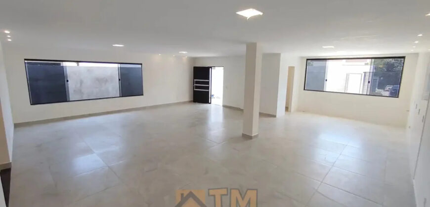 Descubra uma residência confortável e prática no Condomínio Estância dos Ipes, localizado no coração do Jardim Botânico, em Brasília. Com 3 dormitórios, sendo 2 suítes, e 3 vagas de garagem, esse imóvel alia estilo, funcionalidade e uma excelente localização para sua família viver bem.