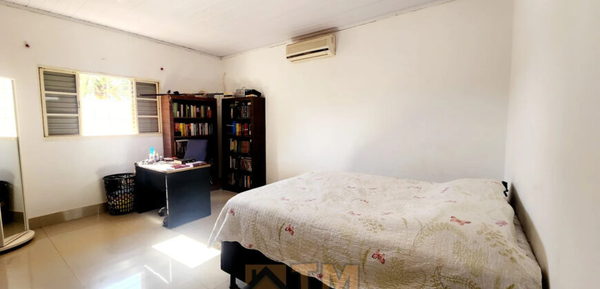 Excelente Casa com 2 Quartos, Toda Forrada,no B. Morro da Cruz, São Sebastião/DF.