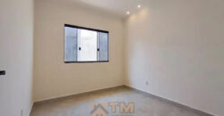 Descubra uma residência confortável e prática no Condomínio Estância dos Ipes, localizado no coração do Jardim Botânico, em Brasília. Com 3 dormitórios, sendo 2 suítes, e 3 vagas de garagem, esse imóvel alia estilo, funcionalidade e uma excelente localização para sua família viver bem.