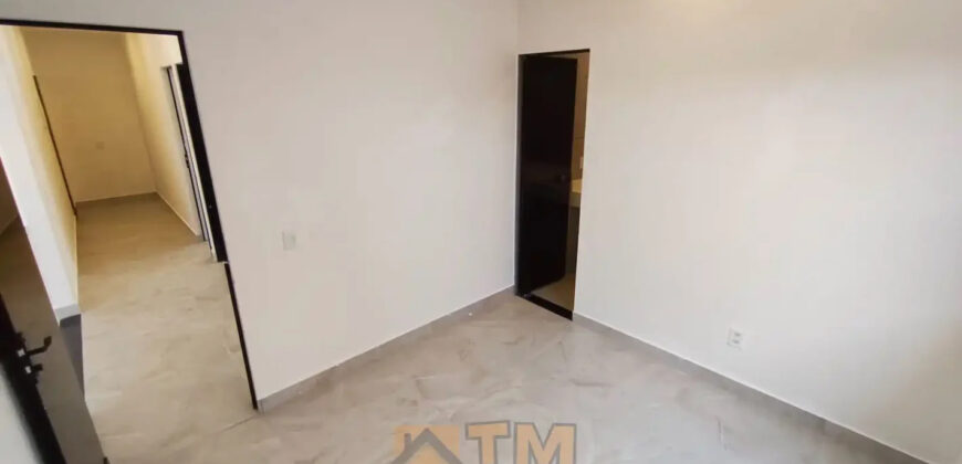 Descubra uma residência confortável e prática no Condomínio Estância dos Ipes, localizado no coração do Jardim Botânico, em Brasília. Com 3 dormitórios, sendo 2 suítes, e 3 vagas de garagem, esse imóvel alia estilo, funcionalidade e uma excelente localização para sua família viver bem.