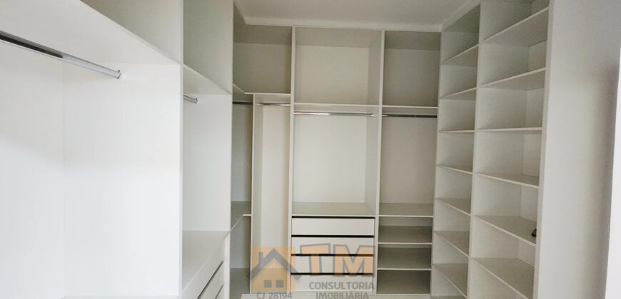 Casa Nova, Moderna no Condomínio Jardim Botanic! Encante-se com esta belíssima residência com fachada contemporânea e acabamentos de alto padrão, localizada em um dos condomínios mais desejados da região!