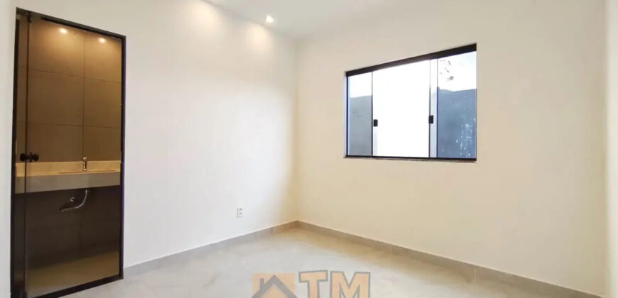 Descubra uma residência confortável e prática no Condomínio Estância dos Ipes, localizado no coração do Jardim Botânico, em Brasília. Com 3 dormitórios, sendo 2 suítes, e 3 vagas de garagem, esse imóvel alia estilo, funcionalidade e uma excelente localização para sua família viver bem.