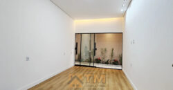 Casa Nova, Moderna no Condomínio Jardim Botanic! Encante-se com esta belíssima residência com fachada contemporânea e acabamentos de alto padrão, localizada em um dos condomínios mais desejados da região!