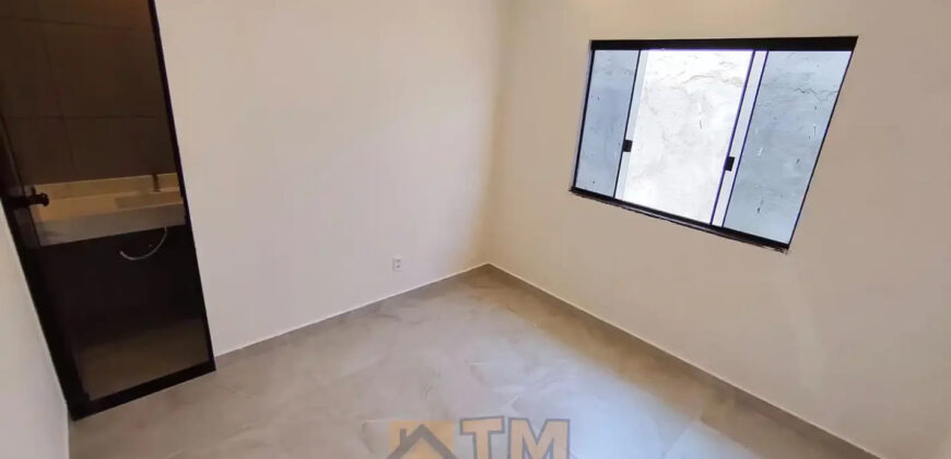 Descubra uma residência confortável e prática no Condomínio Estância dos Ipes, localizado no coração do Jardim Botânico, em Brasília. Com 3 dormitórios, sendo 2 suítes, e 3 vagas de garagem, esse imóvel alia estilo, funcionalidade e uma excelente localização para sua família viver bem.