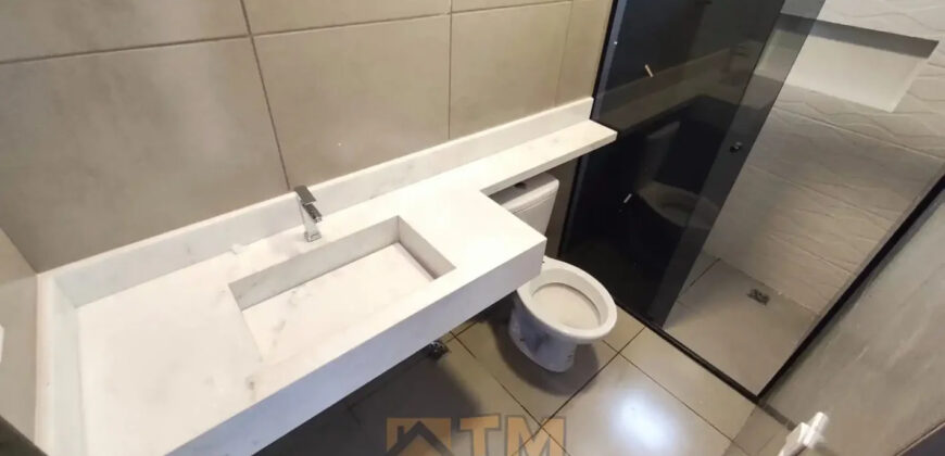 Descubra uma residência confortável e prática no Condomínio Estância dos Ipes, localizado no coração do Jardim Botânico, em Brasília. Com 3 dormitórios, sendo 2 suítes, e 3 vagas de garagem, esse imóvel alia estilo, funcionalidade e uma excelente localização para sua família viver bem.