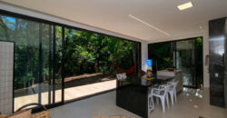 Excelente oportunidade no Condomínio Ouro Vermelho I, no bairro JARDIM BOTÂNICO, em Brasília (DF). Esta casa padrão de 100m² combina conforto e estilo, com um dormitório, suíte e vaga de garagem, ideal para quem busca praticidade e uma vida tranquila em uma localização privilegiada. Aproveite o melhor da cidade com infraestrutura completa e um ambiente acolhedor para toda a família.