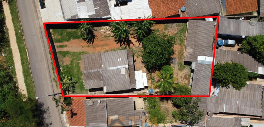 EXCELENTE OPORTUNIDADE! IMÓVEL UNICO ! LOTE DE APROXIMADAMENTE 1.000 METROS NA CIDADE, COM 3 CASAS, NO BAIRRO MORRO AZUL, DE FRENTE AO CONDOMINIO ALTO MANGUEIRAL, PROXIMO AO SUPER ADEGA, AO ULTRABOX EM SÃO SEBASTIÃO/DF.