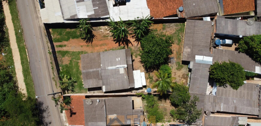 EXCELENTE OPORTUNIDADE! IMÓVEL UNICO ! LOTE DE APROXIMADAMENTE 1.000 METROS NA CIDADE, COM 3 CASAS, NO BAIRRO MORRO AZUL, DE FRENTE AO CONDOMINIO ALTO MANGUEIRAL, PROXIMO AO SUPER ADEGA, AO ULTRABOX EM SÃO SEBASTIÃO/DF.