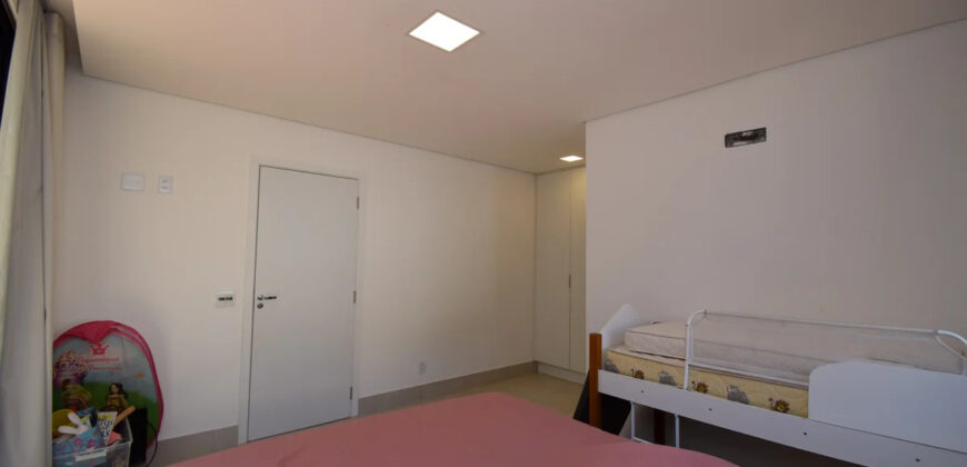 Excelente oportunidade no Condomínio Ouro Vermelho I, no bairro JARDIM BOTÂNICO, em Brasília (DF). Esta casa padrão de 100m² combina conforto e estilo, com um dormitório, suíte e vaga de garagem, ideal para quem busca praticidade e uma vida tranquila em uma localização privilegiada. Aproveite o melhor da cidade com infraestrutura completa e um ambiente acolhedor para toda a família.