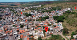 EXCELENTE OPORTUNIDADE! IMÓVEL UNICO ! LOTE DE APROXIMADAMENTE 1.000 METROS NA CIDADE, COM 3 CASAS, NO BAIRRO MORRO AZUL, DE FRENTE AO CONDOMINIO ALTO MANGUEIRAL, PROXIMO AO SUPER ADEGA, AO ULTRABOX EM SÃO SEBASTIÃO/DF.