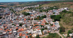 EXCELENTE OPORTUNIDADE! IMÓVEL UNICO ! LOTE DE APROXIMADAMENTE 1.000 METROS NA CIDADE, COM 3 CASAS, NO BAIRRO MORRO AZUL, DE FRENTE AO CONDOMINIO ALTO MANGUEIRAL, PROXIMO AO SUPER ADEGA, AO ULTRABOX EM SÃO SEBASTIÃO/DF.