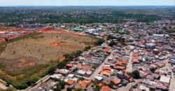 EXCELENTE OPORTUNIDADE! IMÓVEL UNICO ! LOTE DE APROXIMADAMENTE 1.000 METROS NA CIDADE, COM 3 CASAS, NO BAIRRO MORRO AZUL, DE FRENTE AO CONDOMINIO ALTO MANGUEIRAL, PROXIMO AO SUPER ADEGA, AO ULTRABOX EM SÃO SEBASTIÃO/DF.