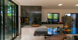 Excelente oportunidade no Condomínio Ouro Vermelho I, no bairro JARDIM BOTÂNICO, em Brasília (DF). Esta casa padrão de 100m² combina conforto e estilo, com um dormitório, suíte e vaga de garagem, ideal para quem busca praticidade e uma vida tranquila em uma localização privilegiada. Aproveite o melhor da cidade com infraestrutura completa e um ambiente acolhedor para toda a família.