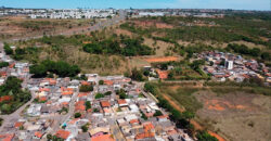 EXCELENTE OPORTUNIDADE! IMÓVEL UNICO ! LOTE DE APROXIMADAMENTE 1.000 METROS NA CIDADE, COM 3 CASAS, NO BAIRRO MORRO AZUL, DE FRENTE AO CONDOMINIO ALTO MANGUEIRAL, PROXIMO AO SUPER ADEGA, AO ULTRABOX EM SÃO SEBASTIÃO/DF.