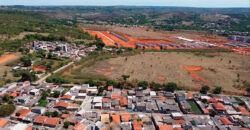 EXCELENTE OPORTUNIDADE! IMÓVEL UNICO ! LOTE DE APROXIMADAMENTE 1.000 METROS NA CIDADE, COM 3 CASAS, NO BAIRRO MORRO AZUL, DE FRENTE AO CONDOMINIO ALTO MANGUEIRAL, PROXIMO AO SUPER ADEGA, AO ULTRABOX EM SÃO SEBASTIÃO/DF.