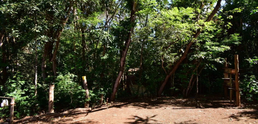 Excelente oportunidade no Condomínio Ouro Vermelho I, no bairro JARDIM BOTÂNICO, em Brasília (DF). Esta casa padrão de 100m² combina conforto e estilo, com um dormitório, suíte e vaga de garagem, ideal para quem busca praticidade e uma vida tranquila em uma localização privilegiada. Aproveite o melhor da cidade com infraestrutura completa e um ambiente acolhedor para toda a família.