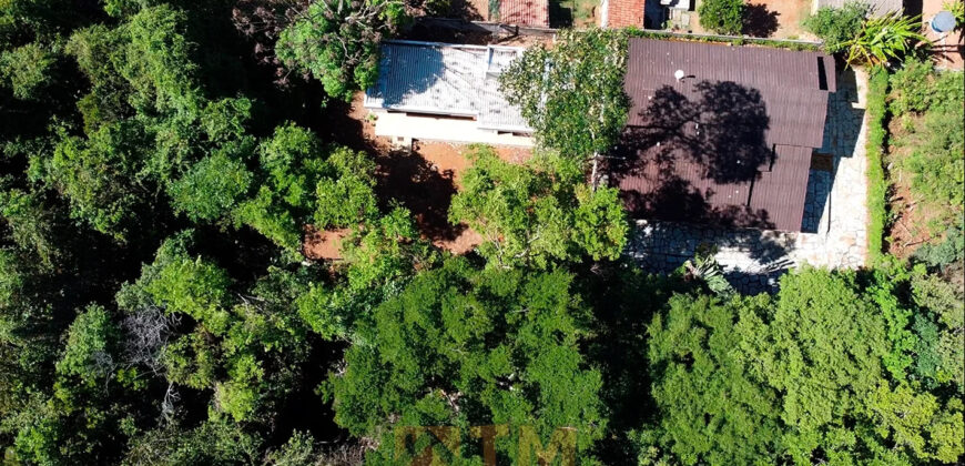 Excelente oportunidade no Condomínio Ouro Vermelho I, no bairro JARDIM BOTÂNICO, em Brasília (DF). Esta casa padrão de 100m² combina conforto e estilo, com um dormitório, suíte e vaga de garagem, ideal para quem busca praticidade e uma vida tranquila em uma localização privilegiada. Aproveite o melhor da cidade com infraestrutura completa e um ambiente acolhedor para toda a família.