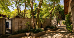 Excelente oportunidade no Condomínio Ouro Vermelho I, no bairro JARDIM BOTÂNICO, em Brasília (DF). Esta casa padrão de 100m² combina conforto e estilo, com um dormitório, suíte e vaga de garagem, ideal para quem busca praticidade e uma vida tranquila em uma localização privilegiada. Aproveite o melhor da cidade com infraestrutura completa e um ambiente acolhedor para toda a família.