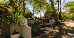 Excelente oportunidade no Condomínio Ouro Vermelho I, no bairro JARDIM BOTÂNICO, em Brasília (DF). Esta casa padrão de 100m² combina conforto e estilo, com um dormitório, suíte e vaga de garagem, ideal para quem busca praticidade e uma vida tranquila em uma localização privilegiada. Aproveite o melhor da cidade com infraestrutura completa e um ambiente acolhedor para toda a família.