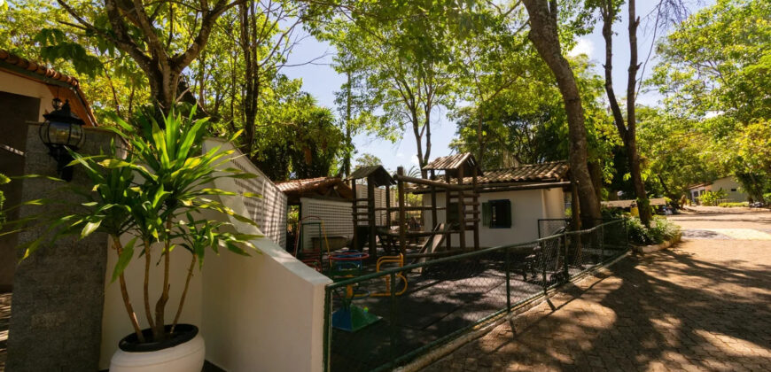 Excelente oportunidade no Condomínio Ouro Vermelho I, no bairro JARDIM BOTÂNICO, em Brasília (DF). Esta casa padrão de 100m² combina conforto e estilo, com um dormitório, suíte e vaga de garagem, ideal para quem busca praticidade e uma vida tranquila em uma localização privilegiada. Aproveite o melhor da cidade com infraestrutura completa e um ambiente acolhedor para toda a família.