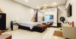 MARAVILHOSO SOBRADO NO CENTRO DA CIDADE, MODERNO, COM FINO ACABAMENTO, 3 SUITES, EM SÃO SEBASTIÃO DF. AC. CARRO