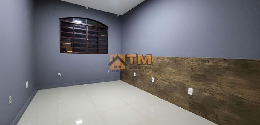 Excelente Casa com 3 Quartos, Suites, Armários Planejados, Toda na Laje, localizada no Bairro Residencial do Bosque, em São Sebastião/DF.