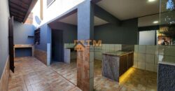 Excelente Casa com 3 Quartos, Suites, Armários Planejados, Toda na Laje, localizada no Bairro Residencial do Bosque, em São Sebastião/DF.