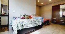 MARAVILHOSO SOBRADO NO CENTRO DA CIDADE, MODERNO, COM FINO ACABAMENTO, 3 SUITES, EM SÃO SEBASTIÃO DF. AC. CARRO