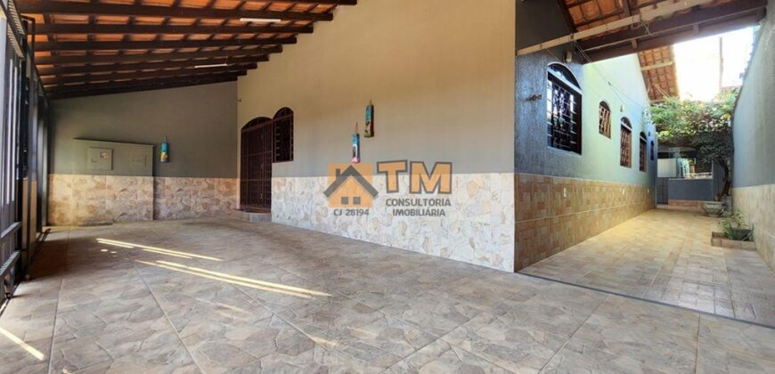 Excelente Casa com 3 Quartos, Suites, Armários Planejados, Toda na Laje, localizada no Bairro Residencial do Bosque, em São Sebastião/DF.