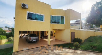 Conquiste seu novo lar no Condomínio Ouro Vermelho I, no bairro Jardim Botânico, em Brasília. Uma linda casa de 320m², moderna e espaçosa, que une conforto, praticidade e um estilo de vida exclusivo para você e sua família. Aproveite o melhor de morar em uma residência com amplas suítes e uma infraestrutura completa de lazer.