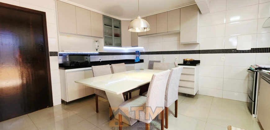 Excelente Casa com 3 Quartos, Suites, Armários Planejados, Toda na Laje, localizada no Bairro Residencial do Bosque, em São Sebastião/DF.