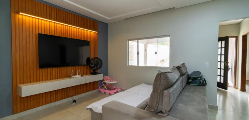 EXCELENTE CASA MAIS UMA KIT NOS FUNDOS, EM CONDOMÍNIO. REGIÃO DO TORORÓ JARDIM BOTÂNICO/DF. CONDOMINIO PERTO DA BR 140, COM FÁCIL ACESSO!