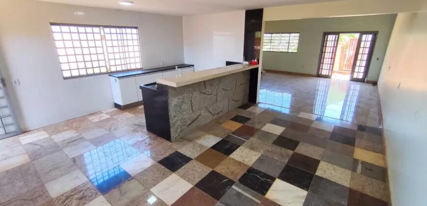 SOBRADO COM LOTÃO DE 300 METROS, BAIRRO MORRO DA CRUZ, EM SÃO SEBASTIÃO/DF.