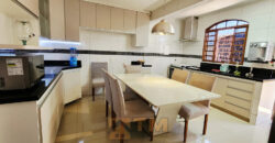 Excelente Casa com 3 Quartos, Suites, Armários Planejados, Toda na Laje, localizada no Bairro Residencial do Bosque, em São Sebastião/DF.