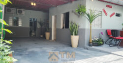 CASA COM 3 QUARTOS, SUITE, PERTO DE PARADA E COMERCIO EM SAMAMBAIA SUL NA QR 502, NO DISTRITO FEDERAL.