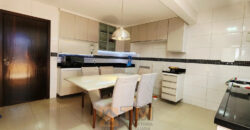 Excelente Casa com 3 Quartos, Suites, Armários Planejados, Toda na Laje, localizada no Bairro Residencial do Bosque, em São Sebastião/DF.