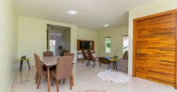 Conquiste seu novo lar no Condomínio Ouro Vermelho I, no bairro Jardim Botânico, em Brasília. Uma linda casa de 320m², moderna e espaçosa, que une conforto, praticidade e um estilo de vida exclusivo para você e sua família. Aproveite o melhor de morar em uma residência com amplas suítes e uma infraestrutura completa de lazer.