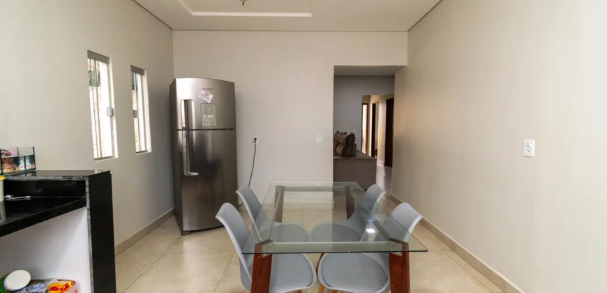 EXCELENTE CASA MAIS UMA KIT NOS FUNDOS, EM CONDOMÍNIO. REGIÃO DO TORORÓ JARDIM BOTÂNICO/DF. CONDOMINIO PERTO DA BR 140, COM FÁCIL ACESSO!
