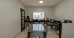 EXCELENTE CASA MAIS UMA KIT NOS FUNDOS, EM CONDOMÍNIO. REGIÃO DO TORORÓ JARDIM BOTÂNICO/DF. CONDOMINIO PERTO DA BR 140, COM FÁCIL ACESSO!